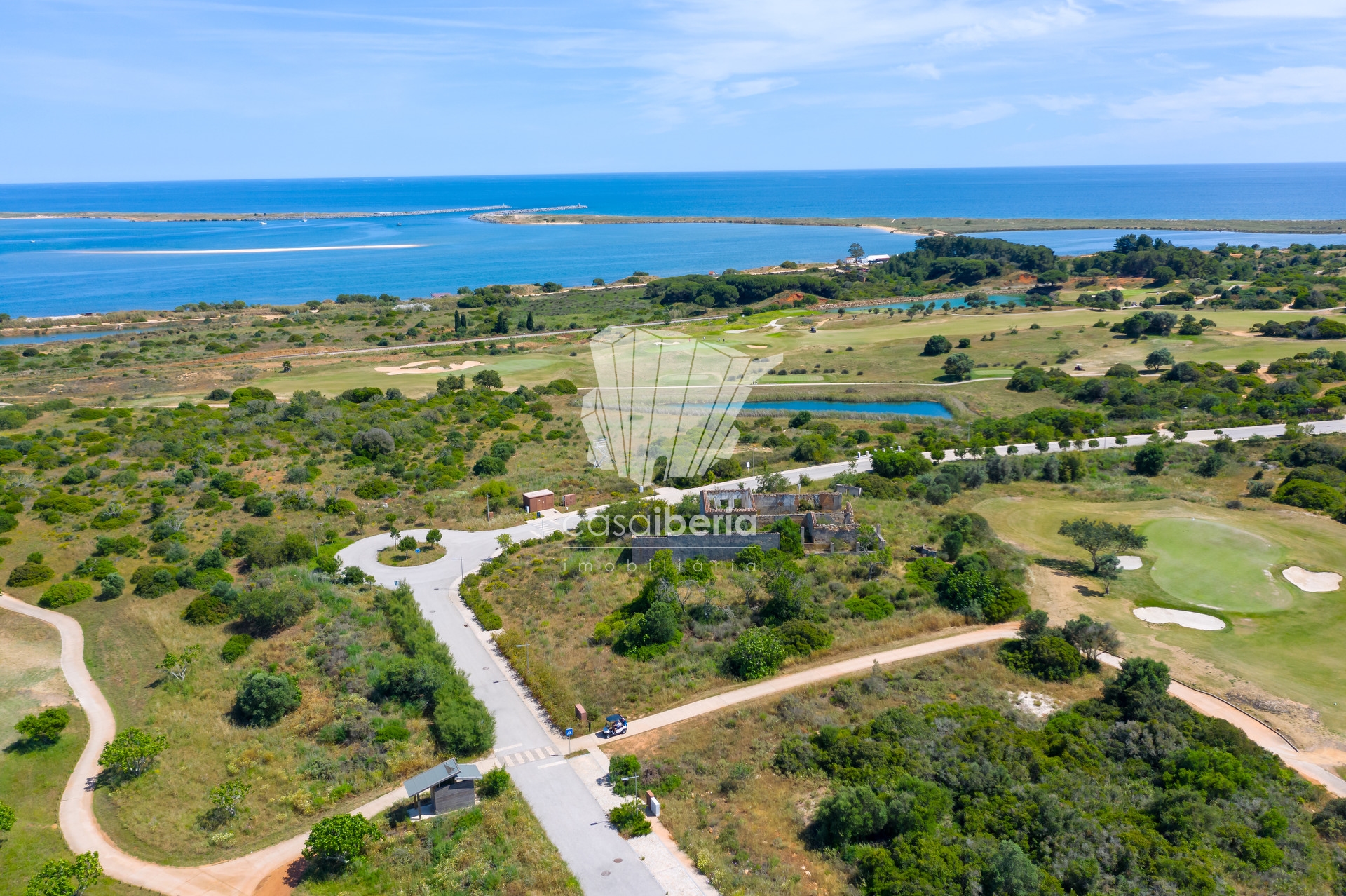 House in Meia Praia - view 1