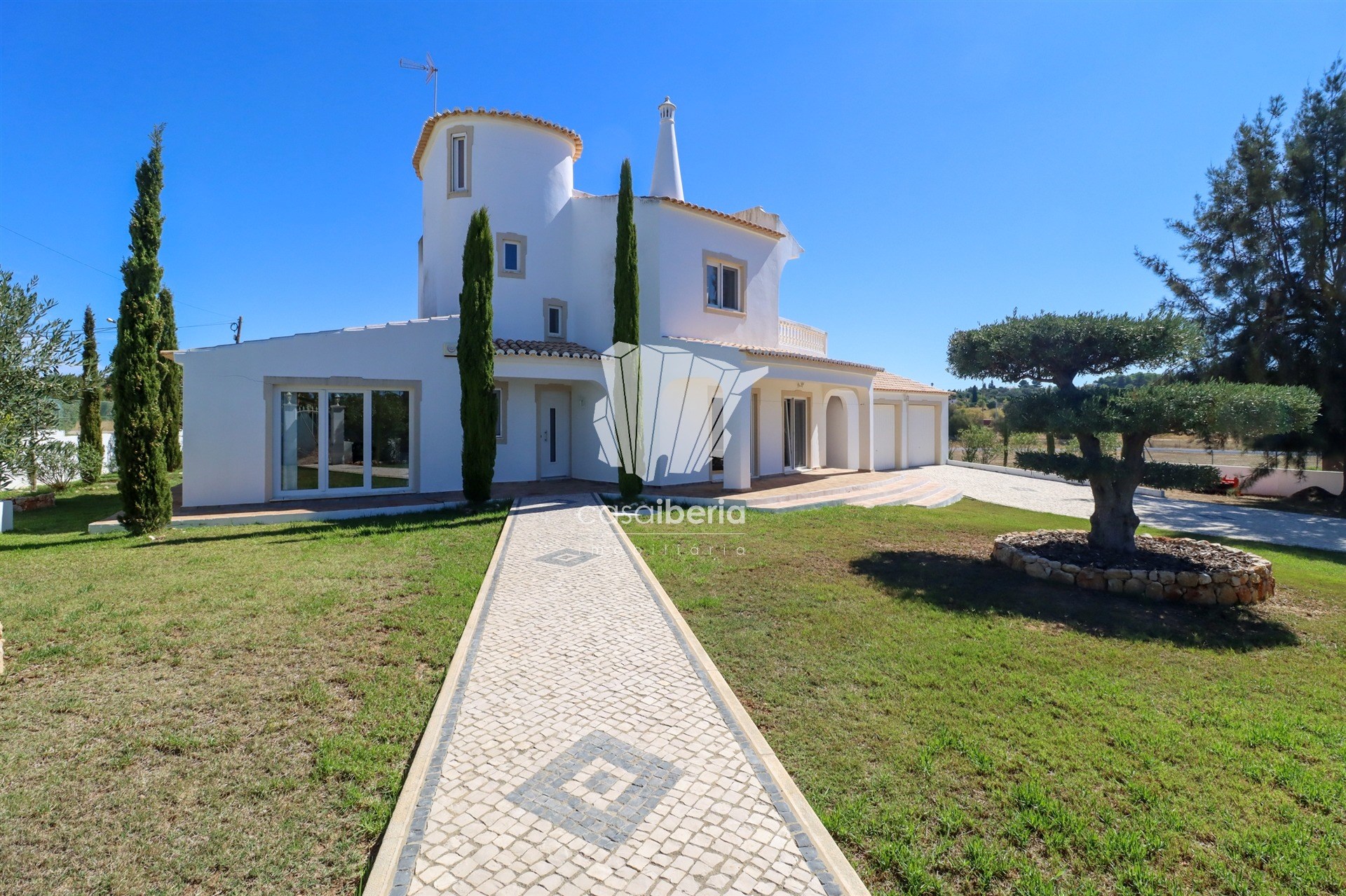 House in Lagoa - view 1